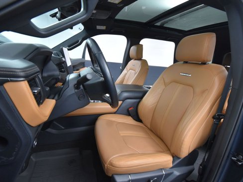 Used 2024 Ford Expedition Platinum image 24