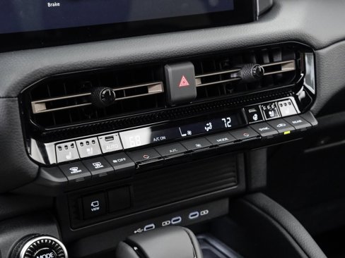 Used 2025 Toyota Land Cruiser image 17