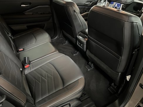 Used 2024 Nissan Pathfinder Platinum image 55