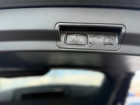 Used 2022 Ford Explorer XLT w/ Equipment Group 202A image 13