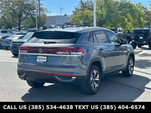 Used 2024 Volkswagen Atlas Cross Sport SE image 3
