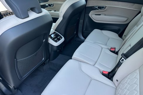 New 2026 Volvo XC90 B6 Plus w/ Protection Package Premier image 10