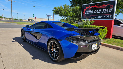 Used 2019 McLaren 570S Spider image 3