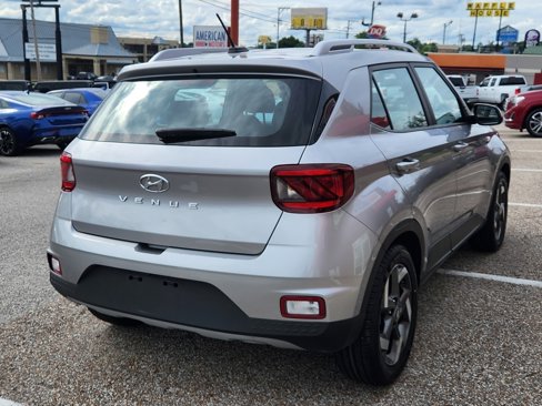 Used 2023 Hyundai Venue SEL image 8