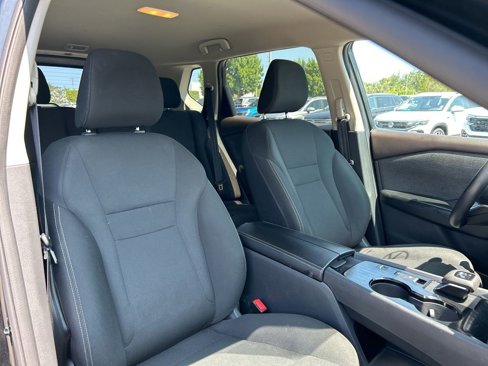 Used 2023 Nissan Rogue S image 36