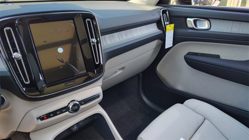 New 2026 Volvo XC40 B5 Plus w/ Climate Package image 24