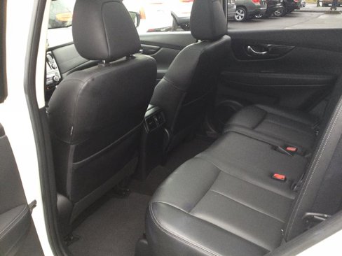 Used 2017 Nissan Rogue SL w/ SL Premium Package image 11