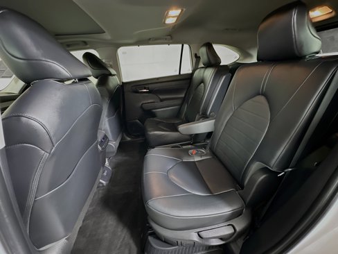 Used 2023 Toyota Highlander XLE image 24