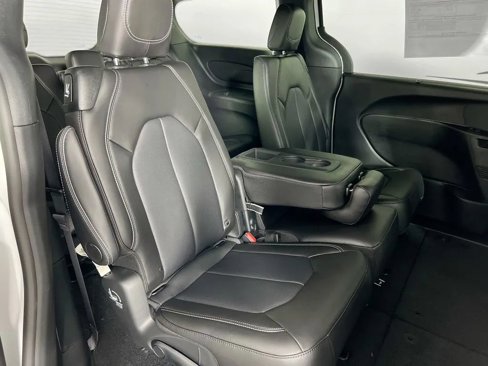 New 2026 Chrysler Pacifica Select image 28