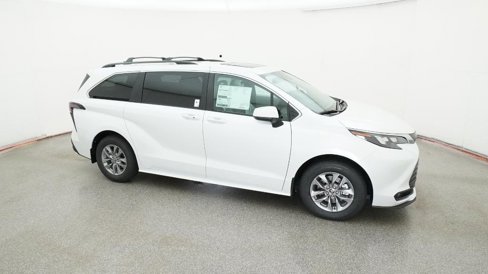 New 2025 Toyota Sienna XLE image 15