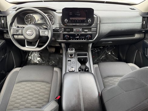 Used 2024 Nissan Pathfinder S image 10