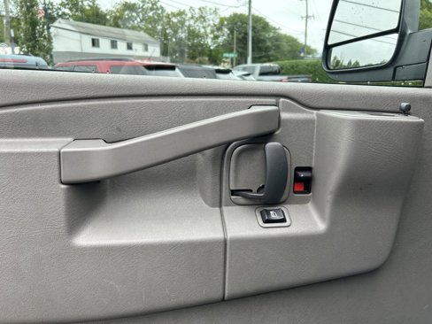 Used 2023 GMC Savana 2500 w/ Driver Convenience Package image 15