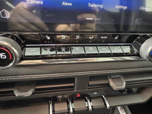 New 2025 Chevrolet Colorado LT w/ LT Convenience Package image 19