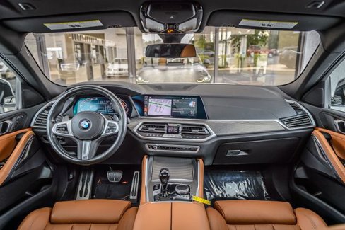 Used 2022 BMW X6 xDrive40i w/ M Sport Package image 3