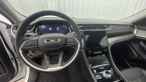 Certified 2023 Jeep Grand Cherokee L Limited w/ Black Appearance Package image 3