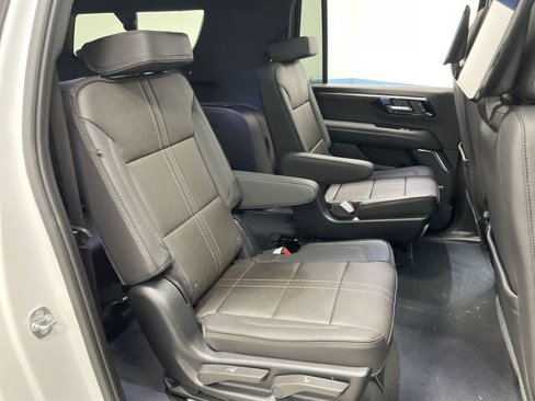 New 2025 Chevrolet Suburban High Country image 34