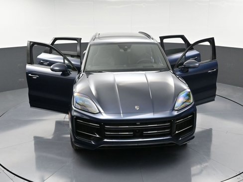 New 2025 Porsche Cayenne Turbo image 37