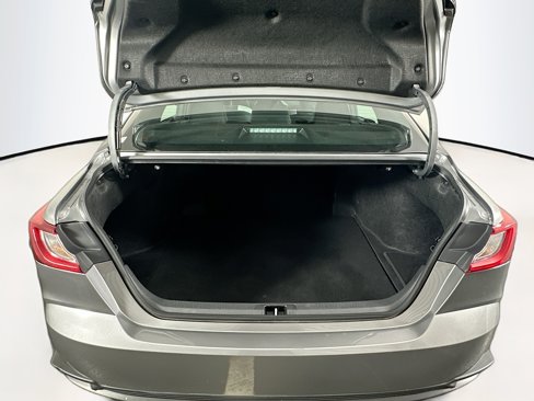 Used 2025 Toyota Camry SE image 30