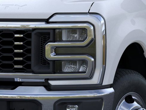 New 2025 Ford F350 4x4 Crew Cab DRW Super Duty image 18