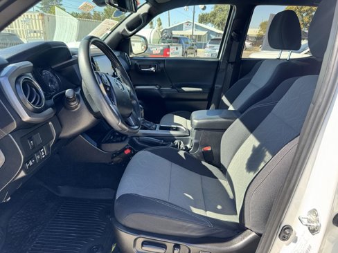 Used 2021 Toyota Tacoma TRD Off-Road image 9