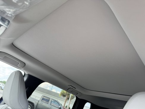 New 2025 Mitsubishi Outlander SE image 12