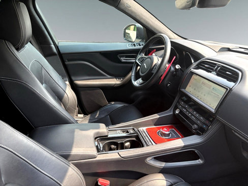 Used 2019 Jaguar F-PACE R-Sport image 13