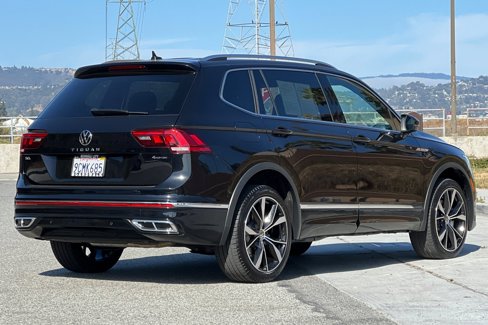 Certified 2022 Volkswagen Tiguan SEL R-Line image 4