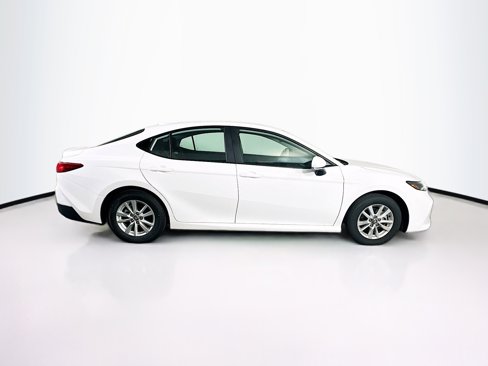 Used 2025 Toyota Camry LE image 10