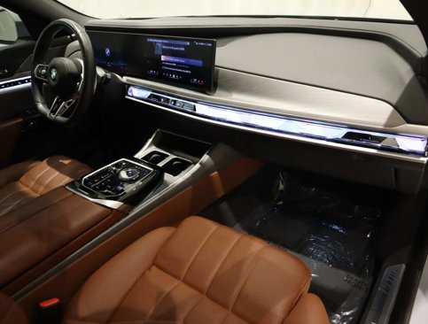 Used 2023 BMW 760i xDrive w/ Parking Assistance Package image 18