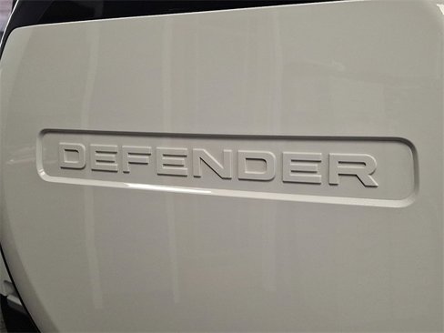 Used 2025 Land Rover Defender 110 S image 32