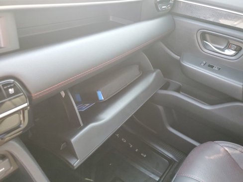 Certified 2025 Honda Pilot Black Edition image 23
