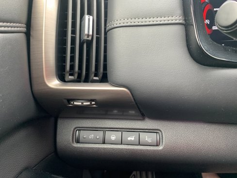 Used 2024 Nissan Pathfinder Platinum image 23