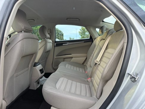 Used 2019 Ford Fusion SE image 32