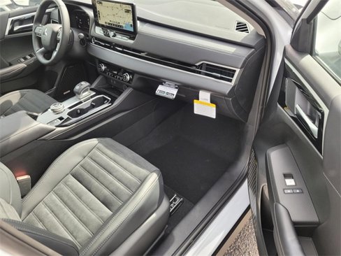 New 2025 Mitsubishi Outlander SE image 6