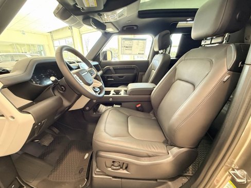 New 2025 Land Rover Defender 90 X-Dynamic SE image 14