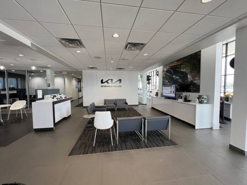 Used 2018 Nissan Rogue SV image 4