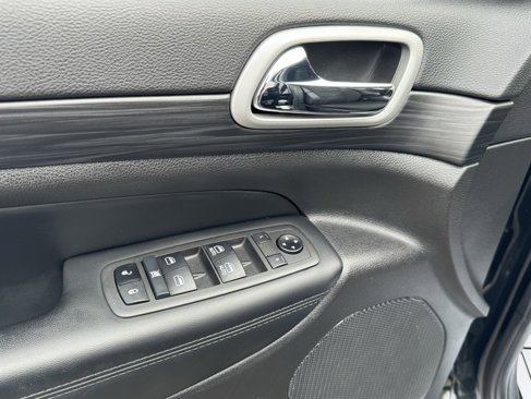 Used 2021 Jeep Grand Cherokee Laredo image 12