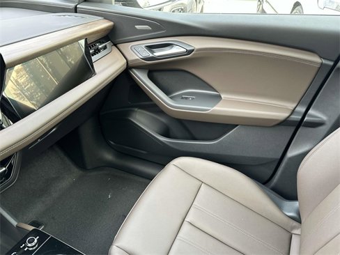 New 2025 Audi Q6 e-tron Prestige image 13