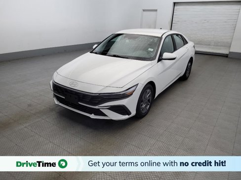 Used 2024 Hyundai Elantra SEL image 1