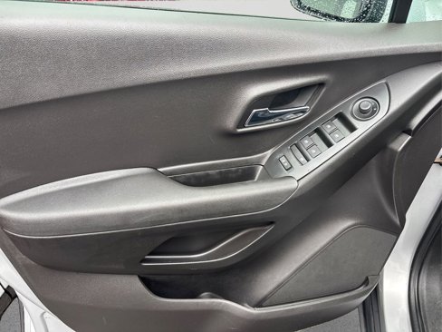 Used 2017 Chevrolet Trax LS w/ Fleet Convenience Package image 22