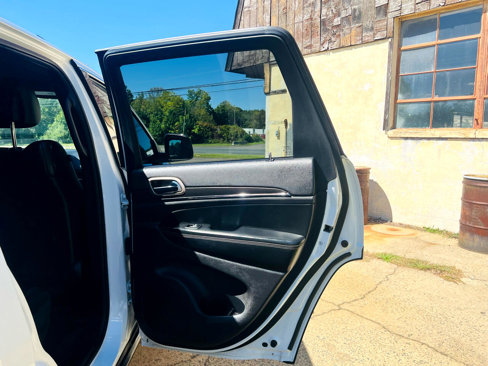 Used 2016 Jeep Grand Cherokee Limited image 27