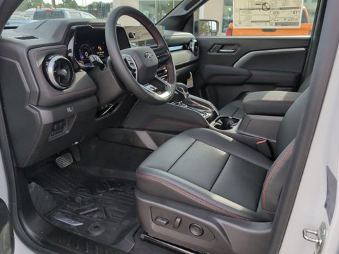 New 2025 Chevrolet Colorado Z71 w/ Technology Package image 10