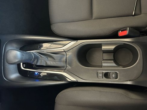 Used 2025 Toyota Corolla LE image 39