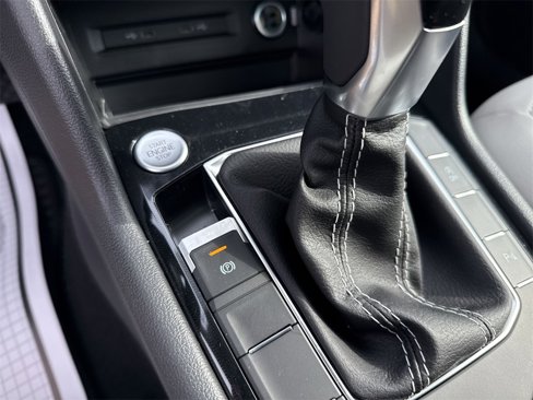 New 2025 Volkswagen Taos SE image 32