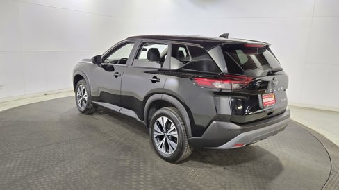 Used 2023 Nissan Rogue SV image 5