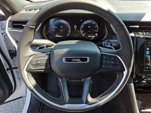 Used 2025 Jeep Grand Cherokee Altitude image 19