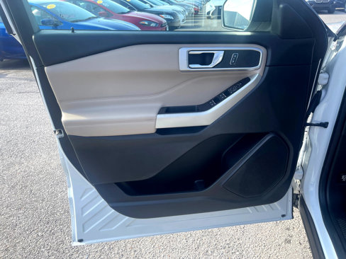 Used 2021 Ford Explorer XLT image 11