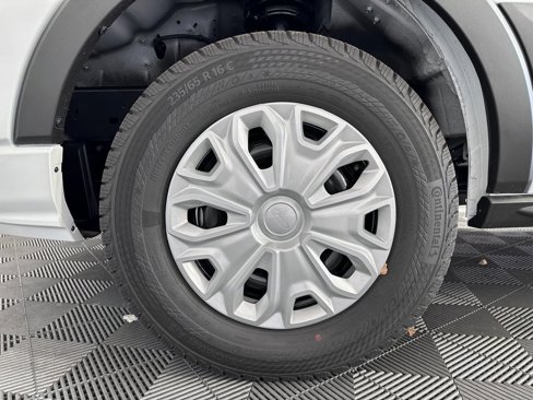 Used 2024 Ford Transit 350 XLT image 3