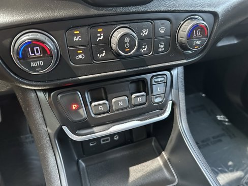 Used 2020 GMC Terrain SLE w/ Driver Convenience Package image 25