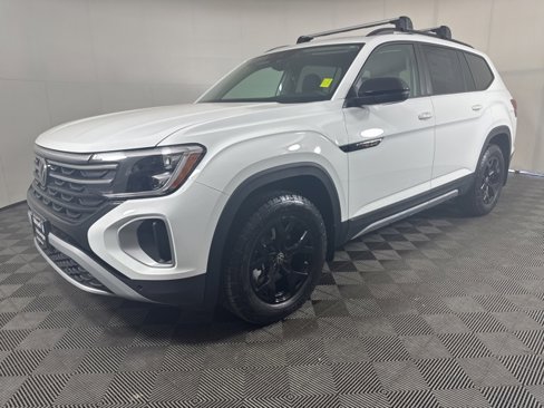 New 2025 Volkswagen Atlas Peak Edition SE image 8